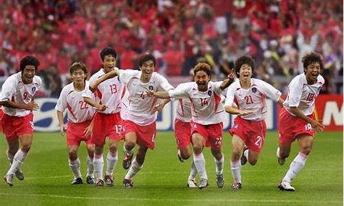 2002年韩日世界杯期间成为街头啦啦队的